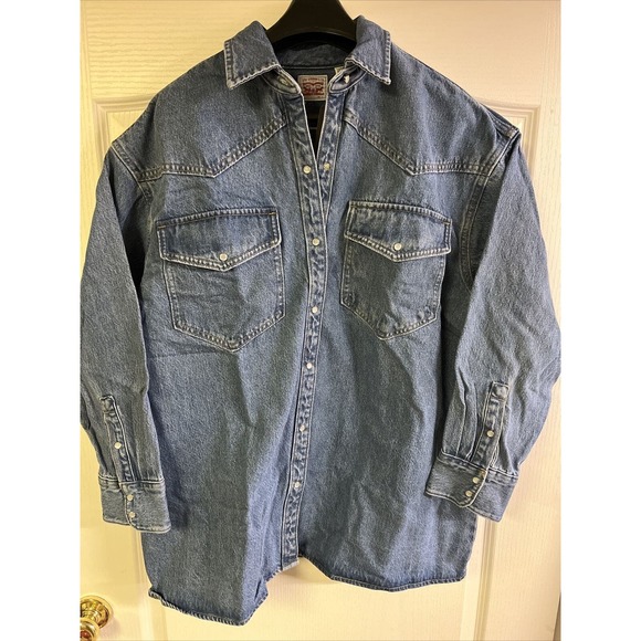 Levis Women’s Denim Western Shirt Jacket Blue Oversized Sz Large NWT Pearl Snap - Picture 1 of 10
